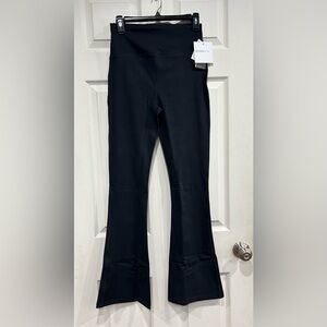 Beyond Yoga Women's Large POWERBEYOND Strive Bootcut Pant Black NWT